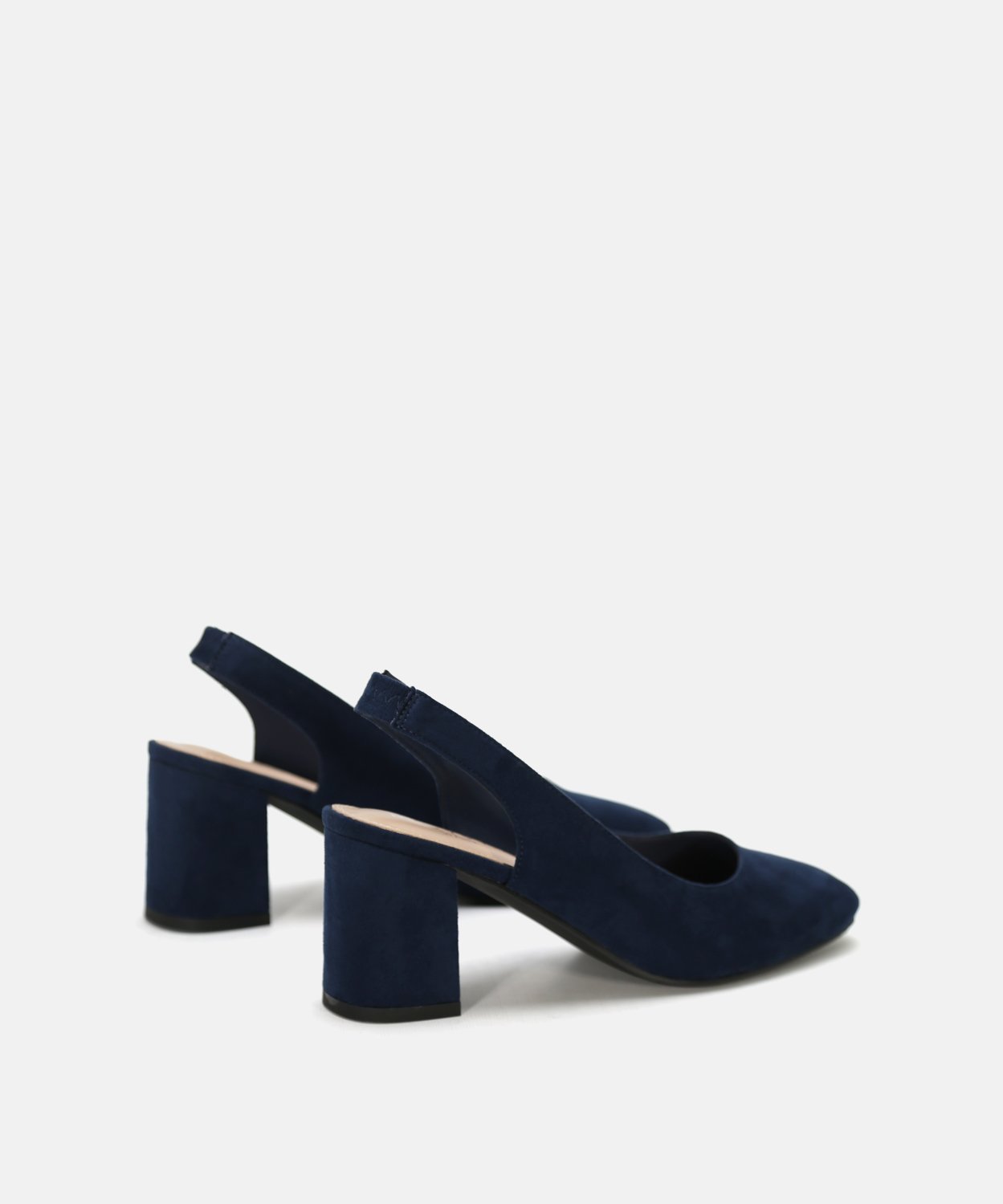 Sapato de salto destalonado em camur&ccedil;a image number null